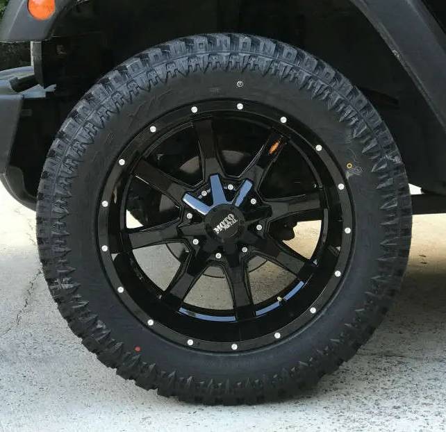 18X9 Moto Metal MO970 RIMS - GLOSS BLACK W/ SPOT MILLED LIP 6X135/6X139.7