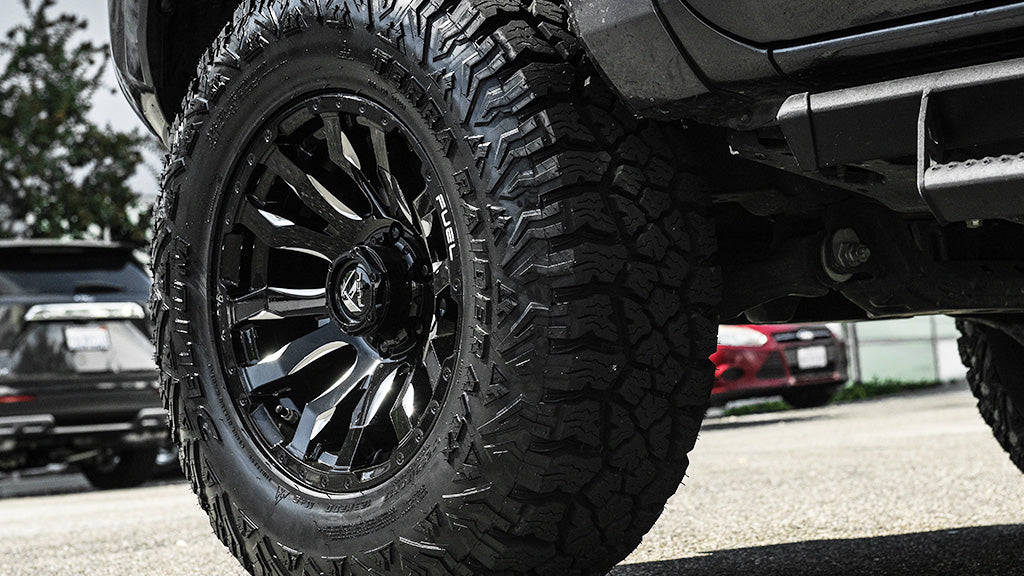 18X9 Fuel 1PC D673 BLITZ RIMS - GLOSS BLACK MILLED 8X180