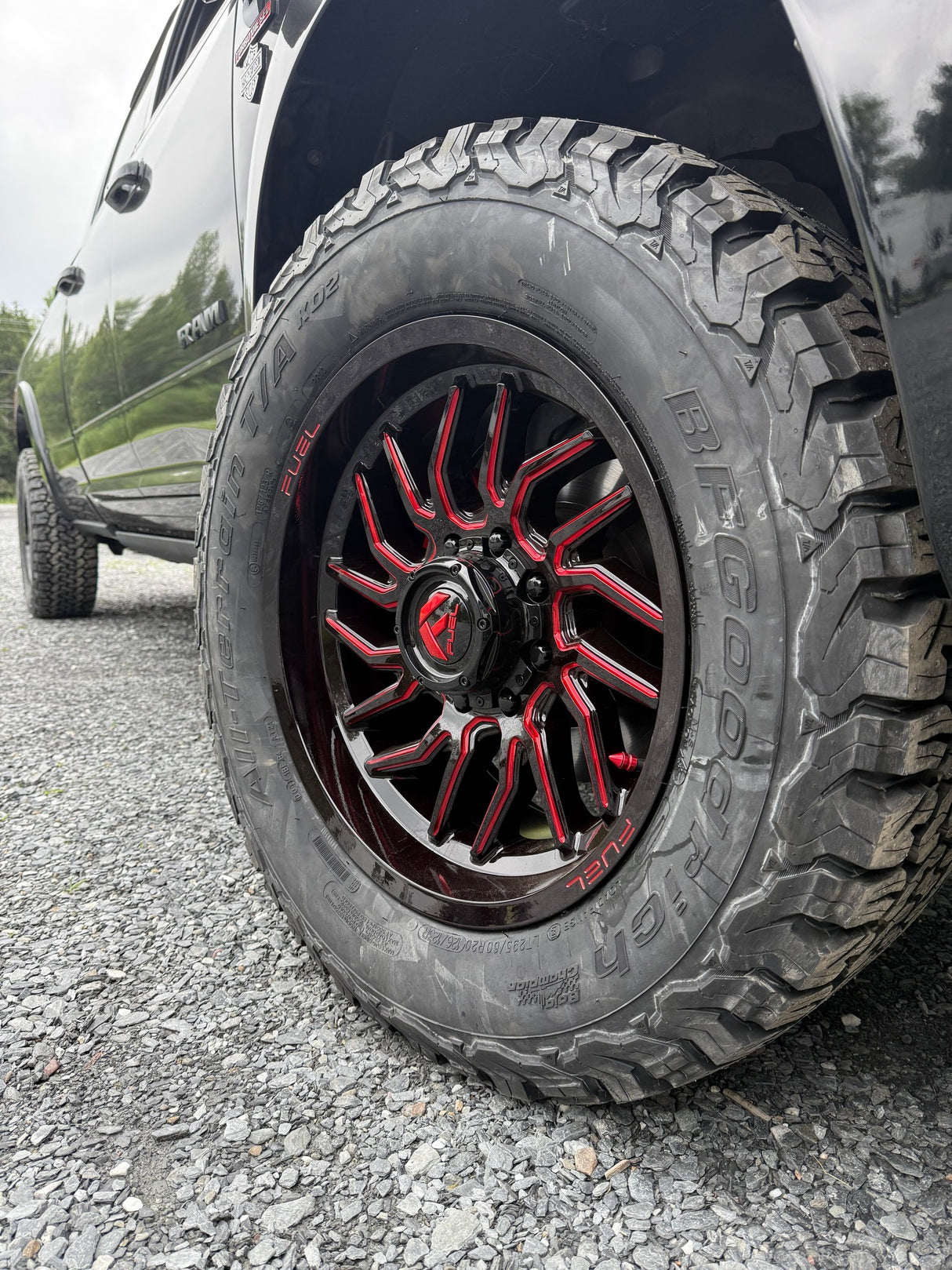 20X9 Fuel 1PC D808 HURRICANE RIMS - GLOSS BLACK MILLED RED TINT 8X165.1