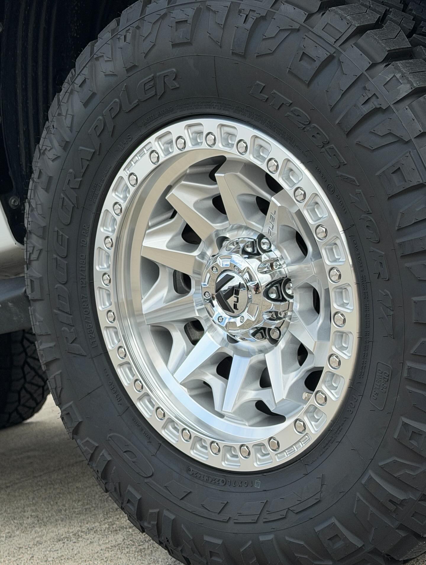 17X9 Fuel 1PC D883 COVERT RIMS - SILVER W/ MACHINED FACE 6X139.7