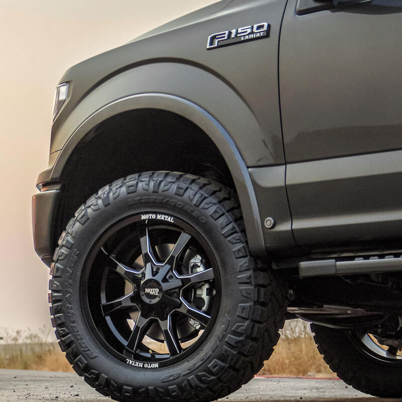 17X9 Moto Metal MO970 G-BLK MILL SPOKE MOTO LIP 6X135